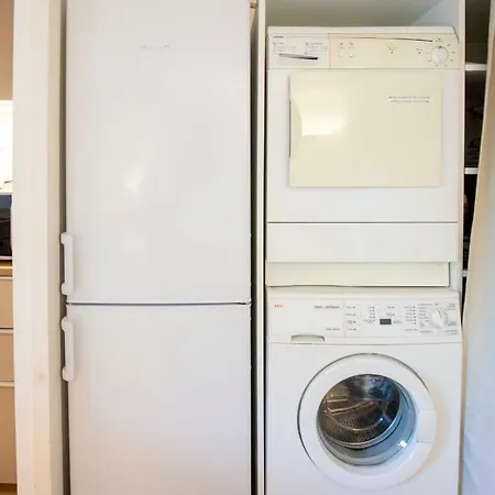 Appt Prive / Piscine Jacuzzi / 10 Min A Pied De La Apartment